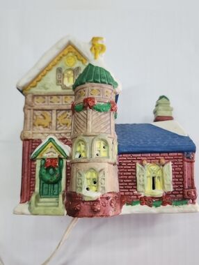 Vintage Santa’s Magical ToyShop Santa's Inn Collectible Porcelain House Tested